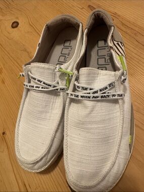 HEY DUDE Wendy Star White Slip-Ons – Off-White with Neon Accent